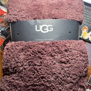 UGG Teddie Luxe Reversible Throw Blanket Cabernet Dark Red 50" x 70"